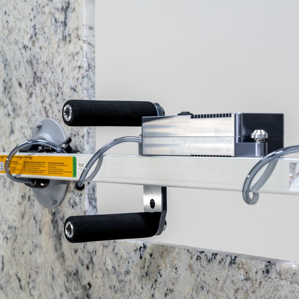 Omni Cubed VMP750 Rail Mounted Rechargeable Pump Kit  Auto Vacuum Pump - close-up detail